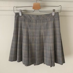 Aritzia grey plaid pleat mini skirt 🤍